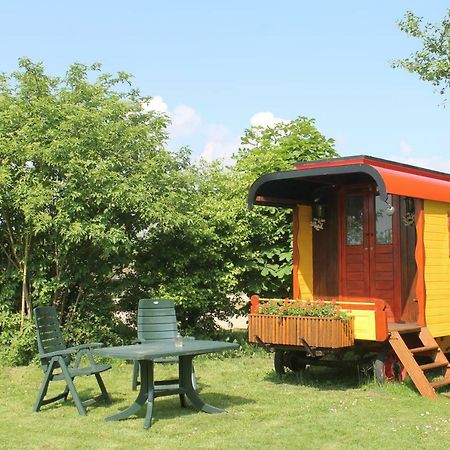 Pipowagen Hotel Tynaarlo Екстериор снимка